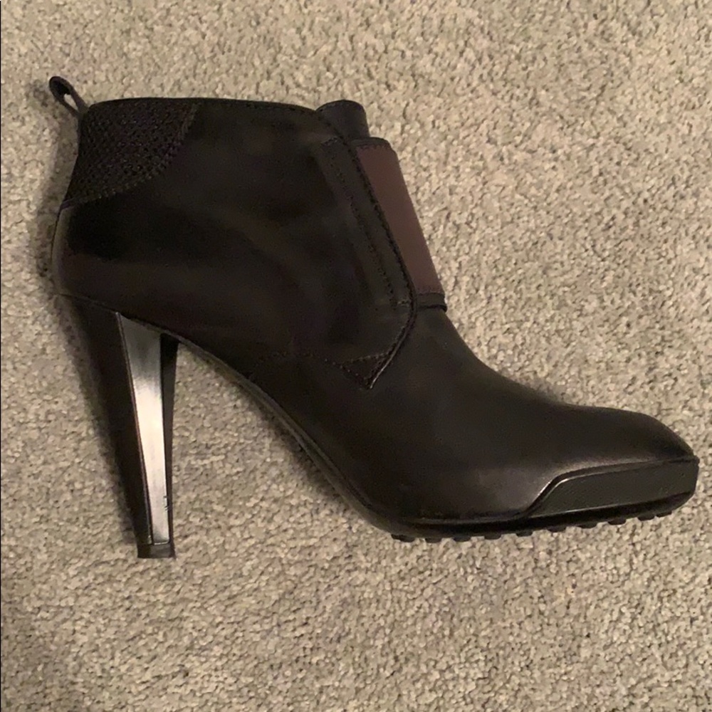 Perfect condition, Tods booties.